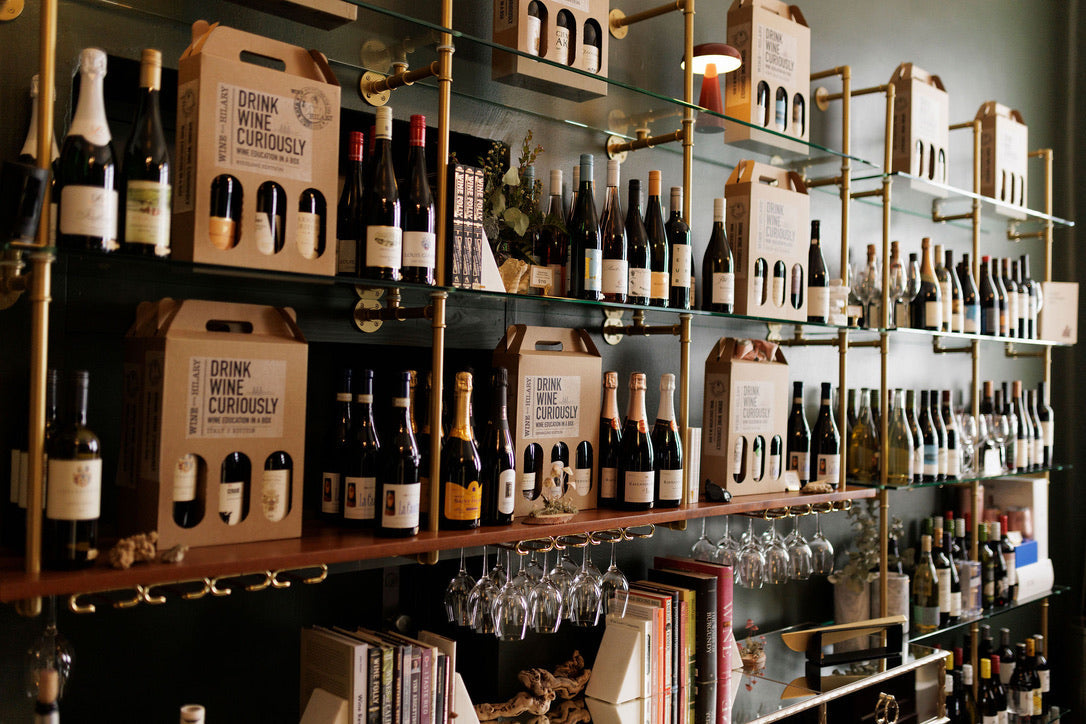 The Art of Mixing Wood and Glass Shelves: A Perfect Balance of Warmth and Elegance